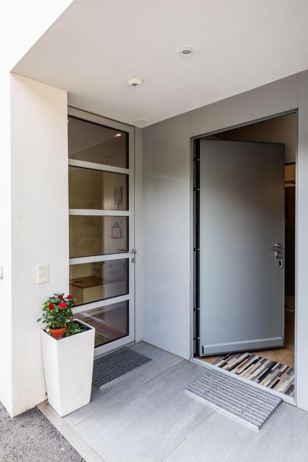 Easy Flat Vezia, Indipendent Entrance, Free Parking Apartment Лугано Екстериор снимка